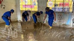 Korpolairud Baharkam Polri Lakukan Normalisasi Sekolah Terdampak Lumpur di Padang Pariaman