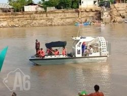 Polri Siagakan Swam Boat di Kutablang Bireuen, Bantu Mobilitas Warga Pascabencana