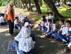 Outdoor Learning SMP NU Bahrul Ulum Pelem Watu, Cerdas Sains Santun Berbahasa