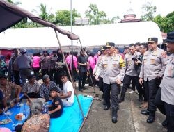 Wakapolri Tinjau Dapur Umum Bhayangkari dan Resmikan Sumur Bor di Huntara Asam Pulau