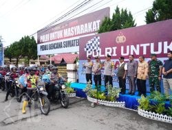 Wakapolri Tinjau Penyaluran Bantuan Polri untuk Warga Terdampak Bencana di Padang Pariaman