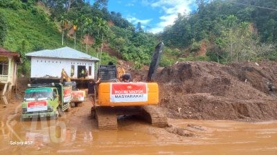 Polri Maksimalkan Bantuan dengan Kerahkan Alat Berat, Percepat Pemulihan Bencana di Sumatra
