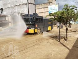 Water Cannon Disemprotkan di Jalan Lintas Aceh Selatan, Polri Minimalisir Debu Pasca Banjir