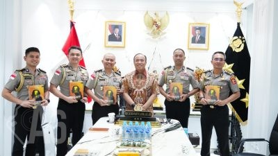 Lewat Buku, Wakapolri Titipkan Pesan Penting Pemberantasan TPPA–PPO kepada 5 Calon Atase dan Staf Teknis Polri