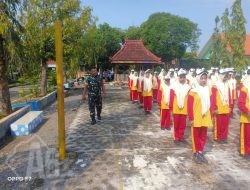 Babinsa Dohoagung Berikan Pelatihan PBB dan Ketahanan Mental kepada Pelajar SMPN 09 Balongpanggang