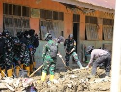 Bersihkan SD Negeri 4 Kuala Simpang, Taruna Ingin Siswa Bisa Segera Bersekolah Normal