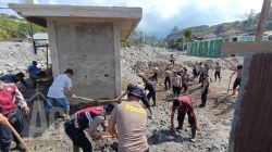 Bersihkan Rumah Allah Pascabanjir, Polri dan Warga Bener Meriah Gotong Royong Siapkan Meunasah Sambut Ramadan