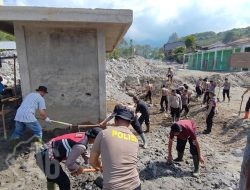 Bersihkan Rumah Allah Pascabanjir, Polri dan Warga Bener Meriah Gotong Royong Siapkan Meunasah Sambut Ramadan