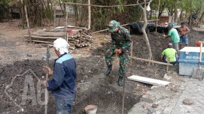 Karya Bakti Babinsa Kedamean, Perbaikan Drainase Desa Tulung