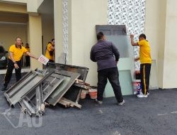 Personel Polres dan Polsek Jajaran Tulungagung Gelar Kurve Bersih-Bersih Dukung Gerakan Indonesia Asri