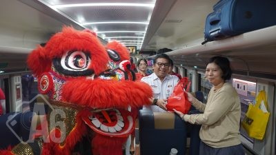 Semarak Barongsai, KAI Daop 8 Surabaya Tebar Kebahagiaan Imlek 2026