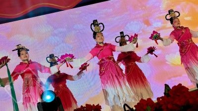 Kilau Semangat Kuda Api Warnai Malam Imlek 2026 di Mercure Surabaya Grand Mirama