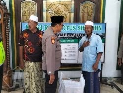 Gelorakan Semangat Berbagi, Polsek Semampir Salurkan Takjil di Masjid Raudhatul Sholihin