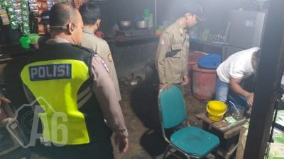 Cipta Kondisi Ramadan, Polsek Kenjeran Amankan Miras dari Dua Kafe di Pesisir Tambak Wedi Surabaya