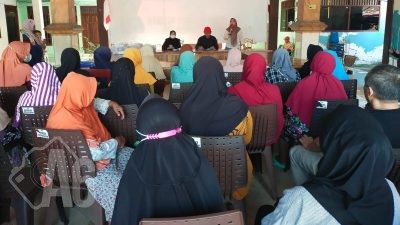 Kepedulian Sosial ke Warganya Pemdes Kepatihan Salurkan 100 Paket Sembako Ramadhan