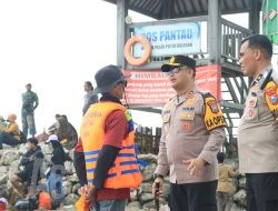 Kapolres Gresik Tinjau Pantai Dalegan Pastikan Keamanan Wisatawan
