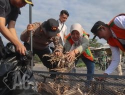 Polres Lumajang Bersama Pemda Gelar Aksi Bersihkan Pantai Bambang