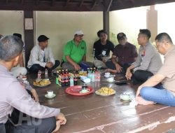 Kapolsek Pakal Ngopi Kamtibmas Bersama Komunitas Pelagandong