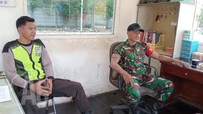 Komsos Babinsa Kebomas Rangkul Security Demi Lingkungan Kerja yang Aman