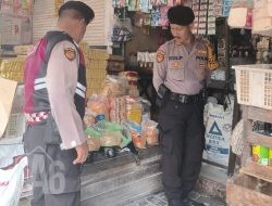 Patroli Kota Presisi Polsek Pakal Monitoring Harga Sembako di Pasar Benowo