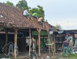 Kondisi Memprihatinkan, Rumah Warga Slempit Dibongkar Satgas TMMD 128