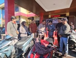 Polres Probolinggo Temukan dan Serahkan Motor yang Hilang, Korban Curanmor Tersenyum Riang