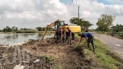 TMMD 128 Kodim 0817 Gresik Kebut Normalisasi Waduk Lingsir di Desa Slempit