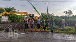 Sekda Gresik Tinjau Langsung Lokasi TMMD ke-128 di Desa Slempit